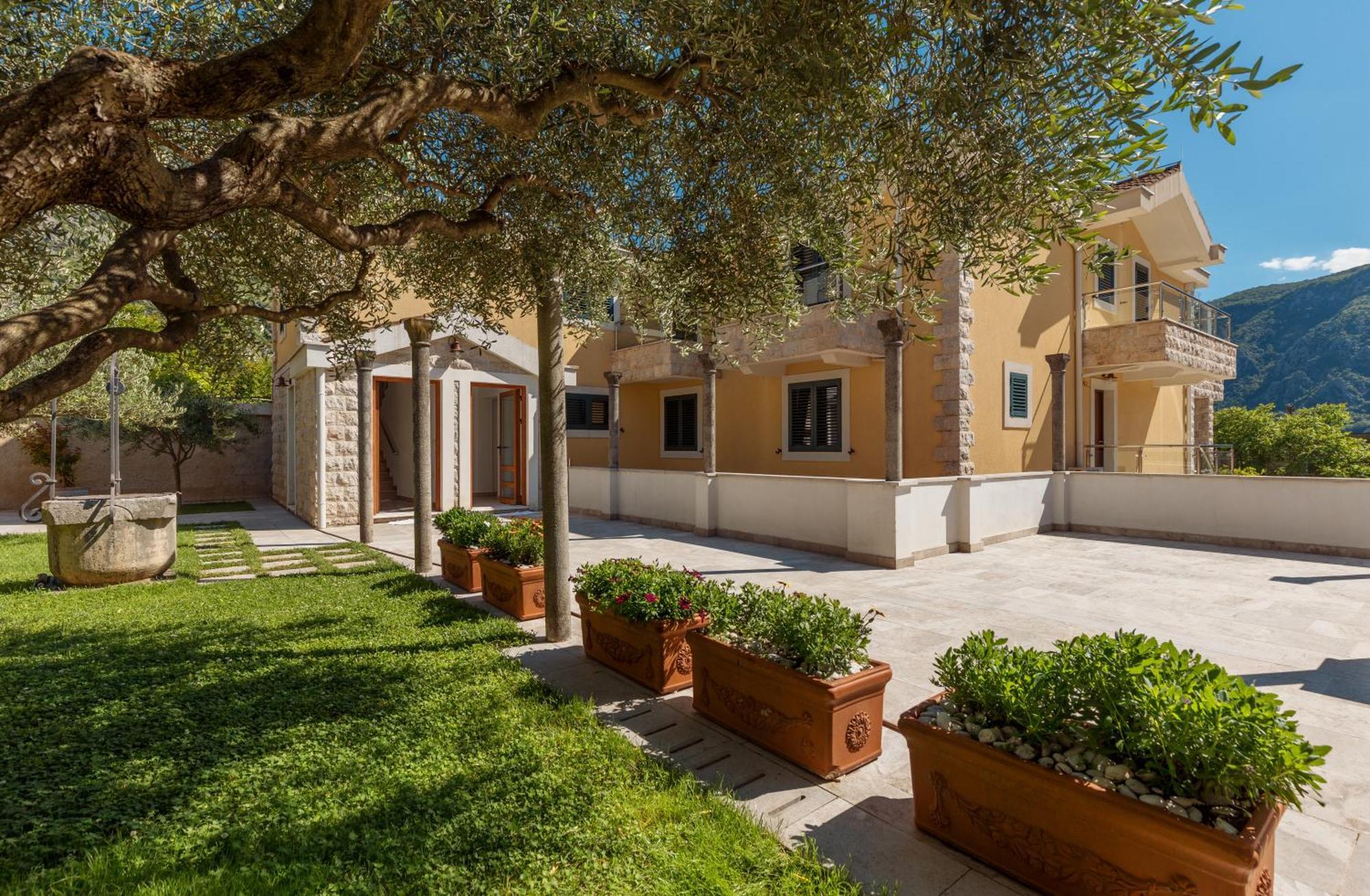 Apartments Los Olivos Kotor Exteriör bild
