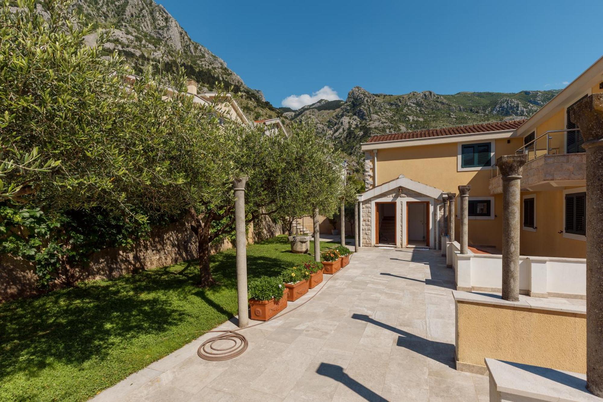 Apartments Los Olivos Kotor Exteriör bild