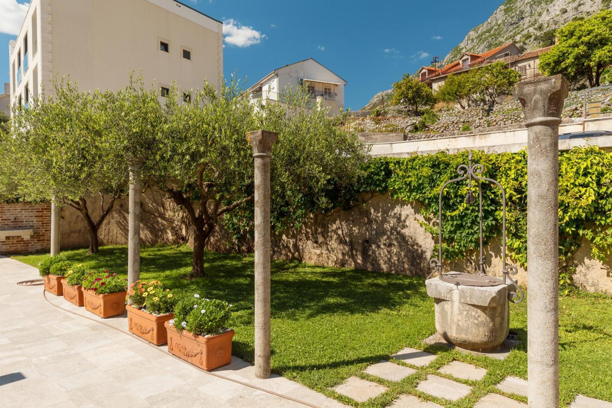 Apartments Los Olivos Kotor Exteriör bild