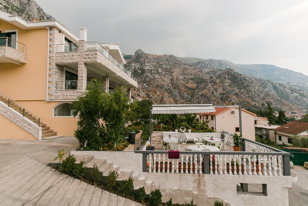 Apartments Los Olivos Kotor Exteriör bild